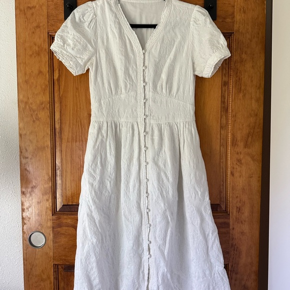 Dresses & Skirts - White Button-Front Short Sleeve Midi Dress